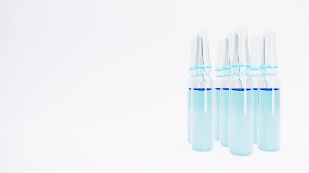 青い液体を持つアンプルは浅いドーフで白い背景に回転します。皮膚ケアのためのヒアルロン酸バイアル。化粧品注射3Dループ可能なアニメーション — ストック動画