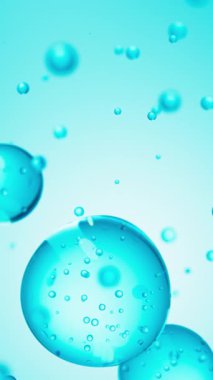 Mavi sıvının üç mavi damlasının makrosu içinde kabarcıklar olan bir taneye dönüşür. Deri bakım serumu damlacıkları bir araya geliyor. Kozmetik nemlendirici sıvı konsepti.