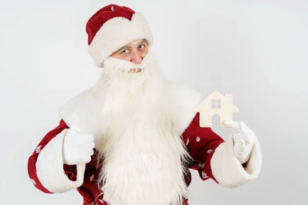 Concepto Año Nuevo Navidad Santa Claus Guarda Como Regalo Casa —  Fotos de Stock