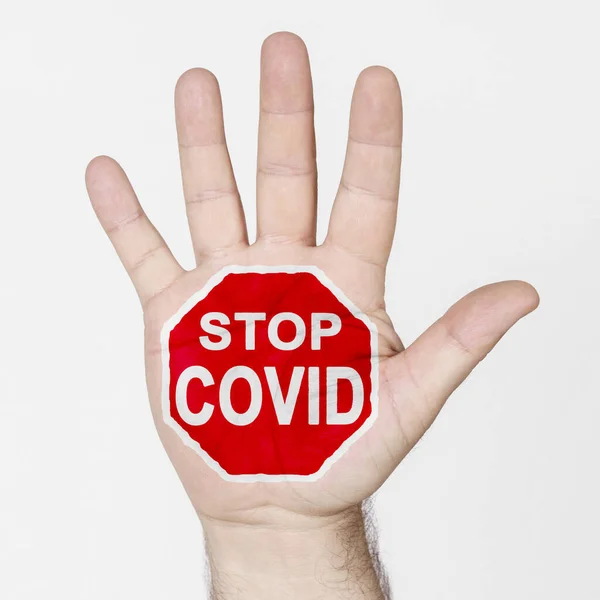 Концепция Медицины Ладони Знак Стоп Надписью Stop Covid Изолированный Белом — стоковое фото