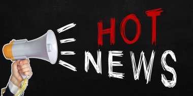 Metnin yanında bir işadamı hoparlöre konuşuyor. Ateşli haberler. Görünürde yüz yok. Siyah arkaplan