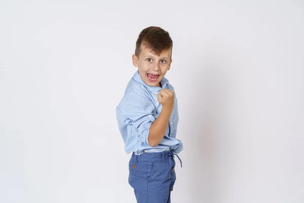 Tonårings Känslor Pojken Uttrycker Känslor Seger Med Handgest Isolerad Vit — Stockfoto