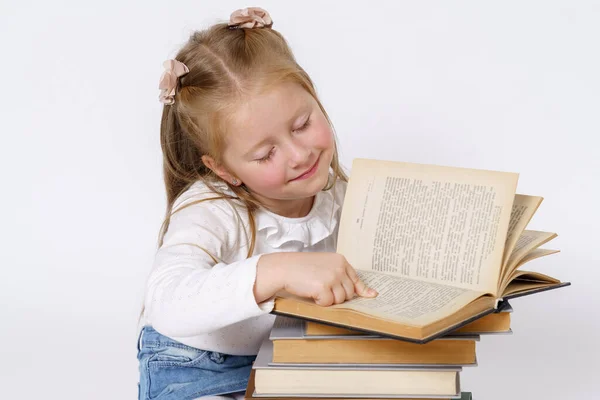 Concepto Educación Personas Retrato Una Adolescente Que Sienta Cerca Libros —  Fotos de Stock