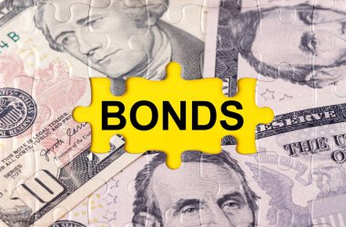 İş konsepti. Yazıtın ortasındaki doların görüntüsüyle bulmaca - BONDS