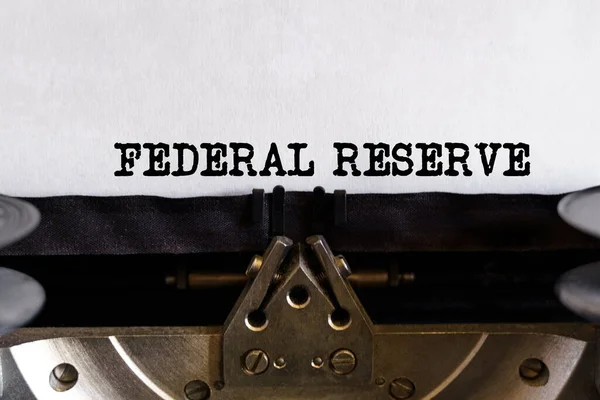 Finanzierungs Und Geschäftskonzept Vintage Schreibmaschine Mit Getipptem Text Federal Reserve — Stockfoto