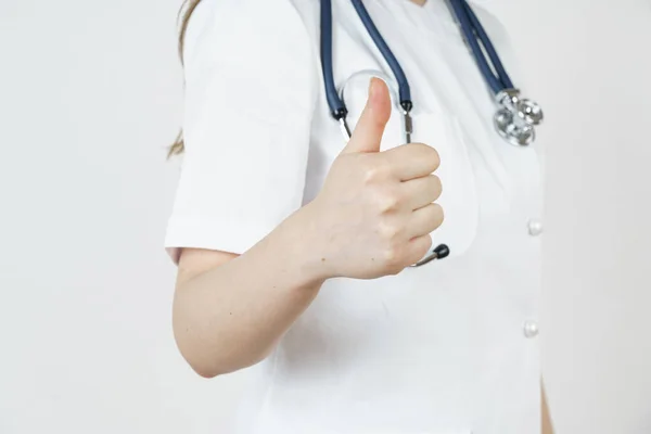 Medizin Und Gesundheitskonzept Eine Ärztin Zeigt Eine Handbewegung Die Darauf — Stockfoto