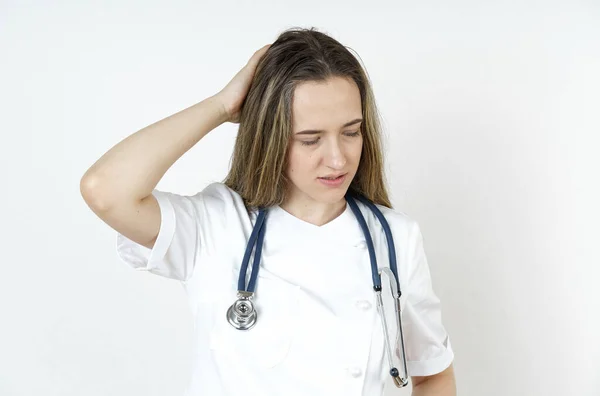 Medizin Und Gesundheitskonzept Ärztin Hält Ihren Kopf Mit Der Hand — Stockfoto