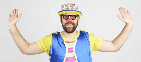Ferienkonzept Clown Ein Mann Leuchtend Blauem Und Gelbem Anzug Brille — Stockfoto