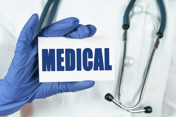 Medicijnconcept Dokter Heeft Een Visitekaartje Waarop Staat Medical — Stockfoto