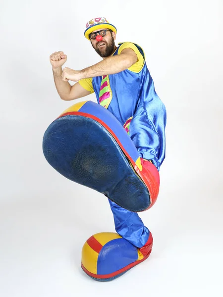 Ferienkonzept Der Clown Ist Ein Mann Einem Leuchtend Blauen Und — Stockfoto