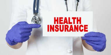 Tıp ve sağlık konsepti. Doktor, parmağıyla 