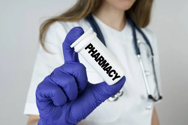Medicína Zdravotní Koncepce Doktor Drží Ruce Lék Který Říká Farmacy — Stock fotografie
