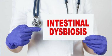 Tıp ve sağlık konsepti. Doktor parmağıyla 