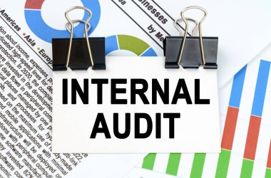 İş ve finans. Rapor tabloları ve diyagramları arasında üzerinde 