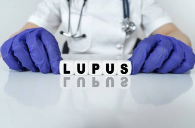 Tıp ve sağlık konsepti. Doktor, Cubes LUPUS 'tan bir haber topladı.