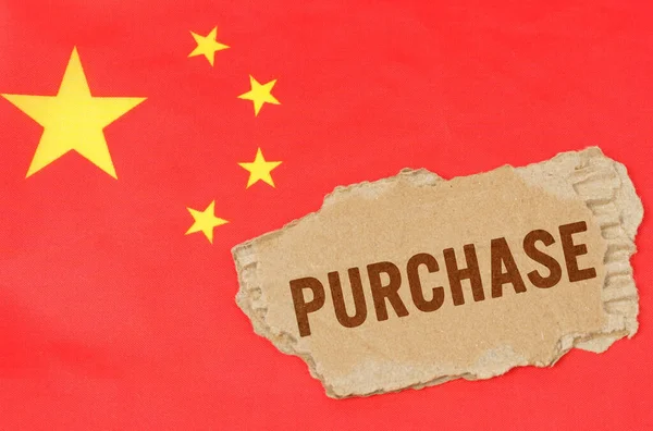 Conceito Negócios Finanças Contra Pano Fundo Bandeira Chinesa Encontra Papelão — Fotografia de Stock