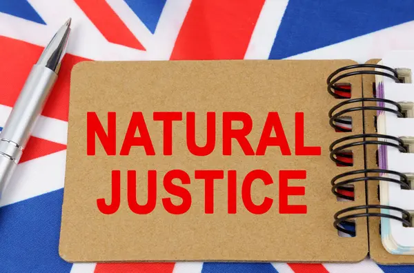 Právo Spravedlnost Pozadí Vlajky Velké Británie Leží Zápisník Nápisem Natural — Stock fotografie