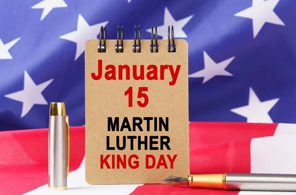 Dovolená Usa Pozadí Americké Vlajky Leží Karton Nápisem Martin Luther — Stock fotografie