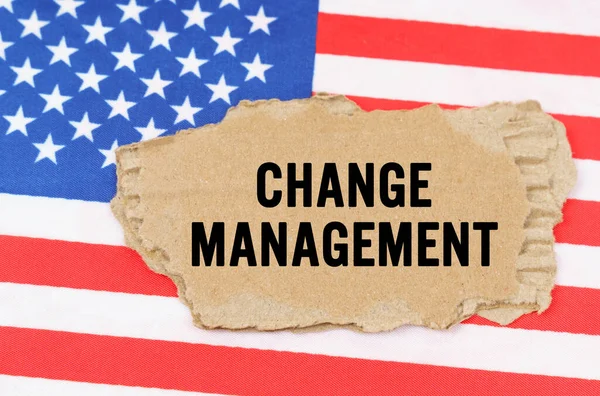 Obchodní Finanční Koncepce Americké Vlajce Papírová Krabice Nápisem Změna Management — Stock fotografie