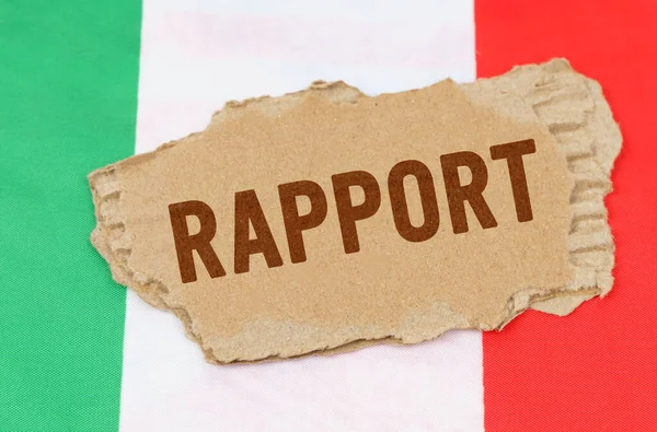 비즈니스 이탈리아 국기의 배경에는 비문이 새겨져 판지가 — 스톡 사진