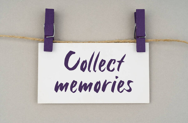 Концепция бизнеса и людей. На сером фоне визитная карточка с надписью -