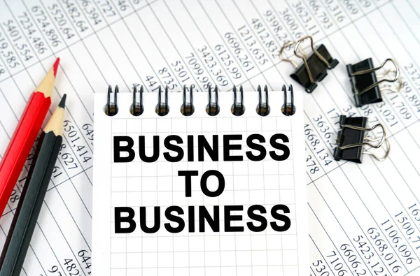 経済とビジネスの概念 表には レポート 碑文付きノートがあります ビジネスへのビジネス — ストック写真