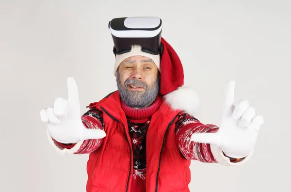 Concepto Vacaciones Navidad Santa Claus Pone Gafas Virtuales Muestra Gestos — Foto de Stock