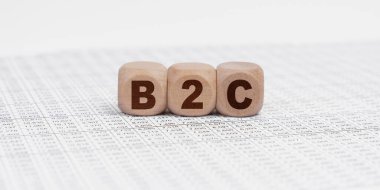 İş ve finans kavramı. Rapor belgelerinde B2C yazılı küpler var.