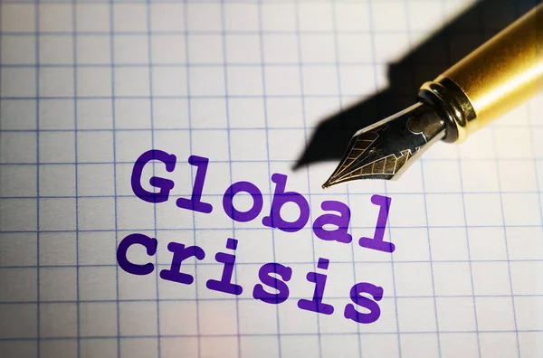 Концепция Бизнеса Финансов Блокноте Ручка Рядом Которой Написано Глобальный Кризис — стоковое фото