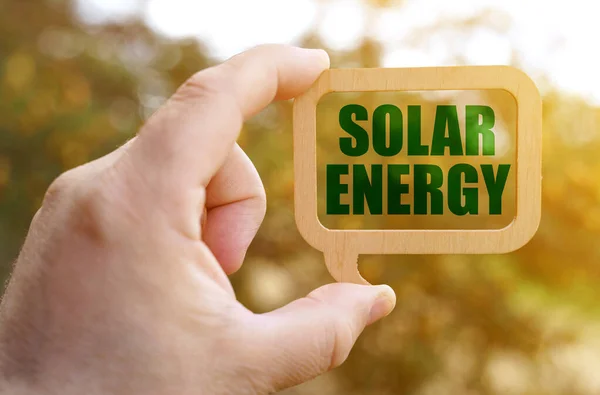 Conceito Ecologia Homem Tem Sinal Dentro Qual Inscrição Energia Solar — Fotografia de Stock