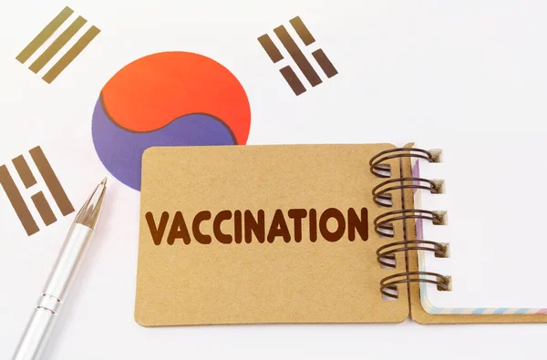 Nemzeti Orvostudomány Zászló Dél Korea Fekszik Egy Jegyzetfüzet Felirat Vaccination — Stock Fotó