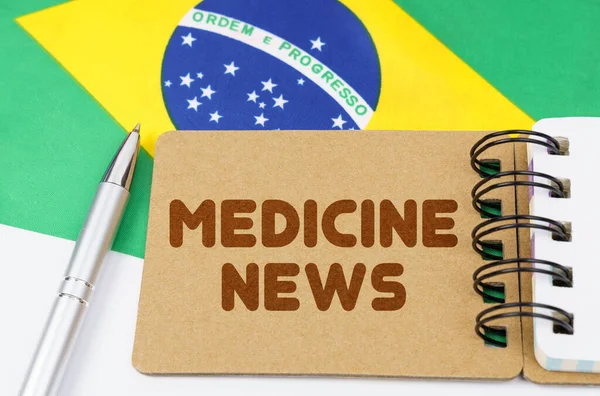 의학의 컨셉이지 브라질의 위에는 소식이 공책이 — 스톡 사진