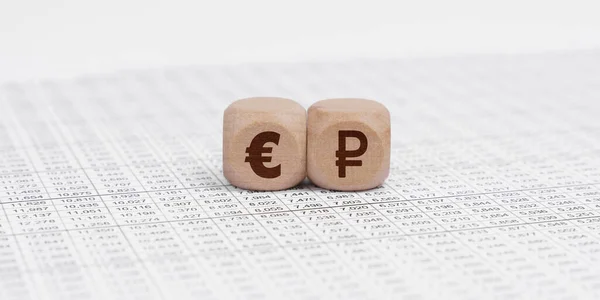 Concept Entreprise Finance Des Cubes Avec Des Signes Euros Roubles — Photo
