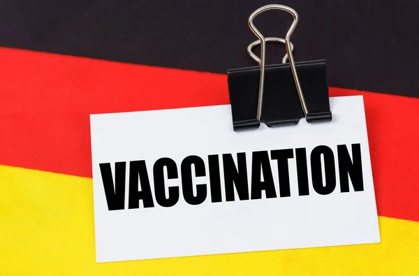 Ulusal Tıp Konsepti Almanya Bayrağında Bir Defter Var Üzerinde Vaccination — Stok fotoğraf