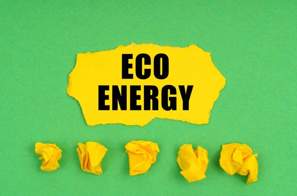 Ecologisch Concept Een Groene Achtergrond Verkreukeld Geel Papier Een Vel — Stockfoto