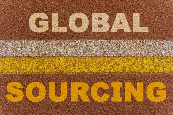 Conceito Negócio Esteira Palavras Global Sourcing São Separadas Por Duas — Fotografia de Stock