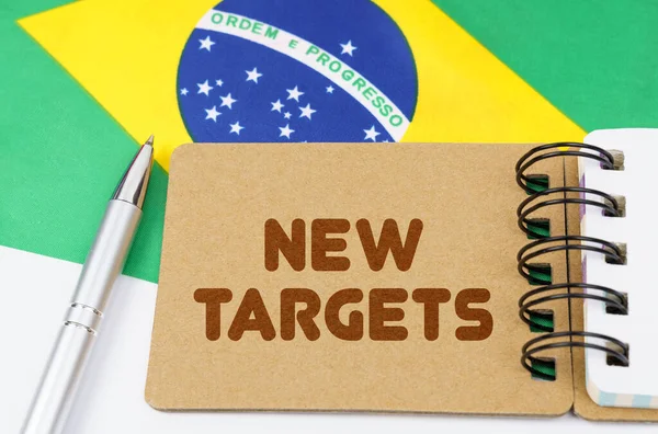 브라질의 국기에는 새로운 목표물이 새겨져 공책이 — 스톡 사진