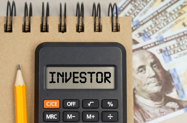 Obchodní Finanční Koncepce Stole Jsou Dolary Notebook Kalkulačka Nápisem Investor — Stock fotografie