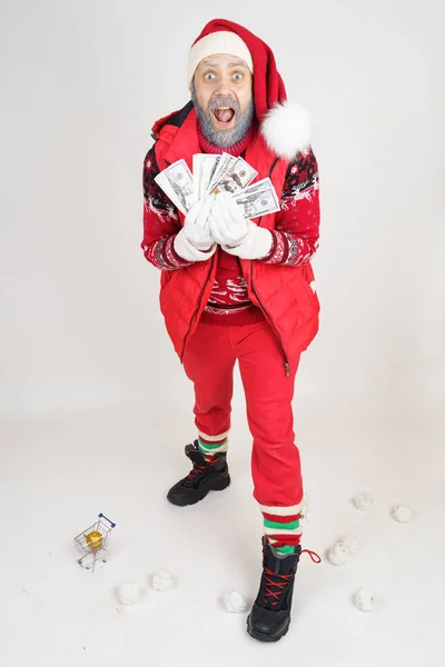 Koncepcja Bożego Narodzenia Nowego Roku Święty Mikołaj Trzyma Pieniądze Rękach — Zdjęcie stockowe