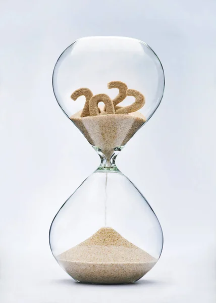 Nytt 2023 Koncept Tiden Rinner Koncept Med Timglas Fallande Sand — Stockfoto
