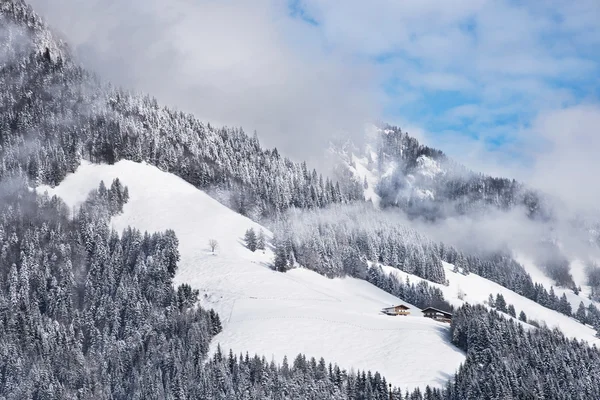 Two winter chalets by the mountain — Stock Photo, Image