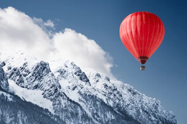 Balon nad zimowy krajobraz — Zdjęcie stockowe