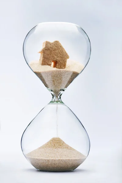 Hourglass house mortgage concept — Stock Photo, Image