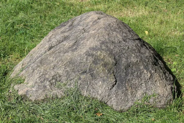 Великий Камінь Трава Закруглений Камінь — стокове фото
