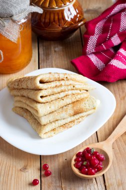 Geleneksel Rus ince blini