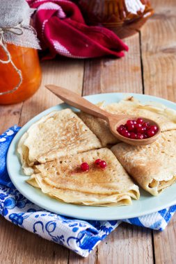 Geleneksel Rus ince blini