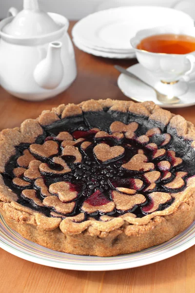 Gingerbread blueberry pie decorated with baked hearts. Vegan pastry — Stock Photo, Image