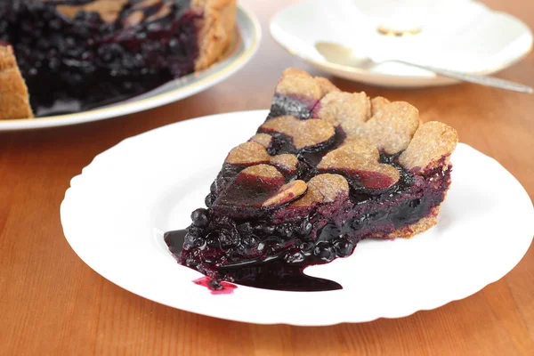 Gingerbread blueberry pie decorated with baked hearts. Vegan pastry — Stock Photo, Image