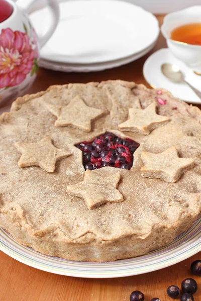 Vegan blackcurrant pie with apples, decorated with crust stars — Stock Photo, Image