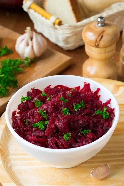 Traditional Russian and Ukrainian salad with grated beetroot and garlic — Stock Photo, Image